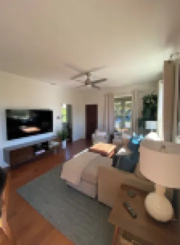 Rosebud: Charming 2-bedroom home in Pasadena