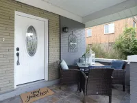 Charming Carnegie Cottage 15 Minutes from Airport & Downtown Hotels in Carnegie