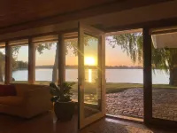 Sunset Lake House w Hot Tub, 4 fireplaces & kids bunkroom!