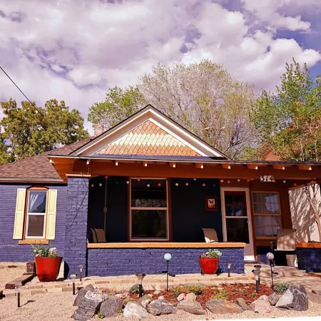 Luxury Funky Fun 420, Walk Downtown wAC–Pets free!