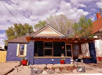 Luxury Funky Fun 420, Walk Downtown wAC–Pets free!