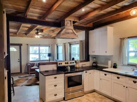 Historic Cottage--near Crater of Diamonds & Historic Washington State Park Отели в г. Нашвилл