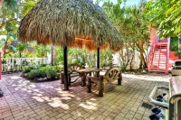 Well-Furnished Beach Condo w/Shared Swimming Pool, Washer/Dryer, Free WiFi Hotels in Anna Maria