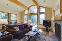 Beautiful Home with Private Hot Tub & Sauna in the Ketchum/Sun Valley Area Отели рядом с достопримечательностью «Ketchum Overlook»