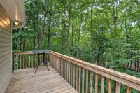 Stunning Retreat - Hot Tub, Fireplace, Private Entrance Hôtels à : Arden