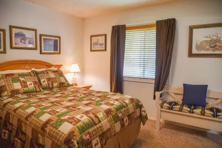 Spacious Living Area and High Speed Wifi - Charming Southwestern Escape