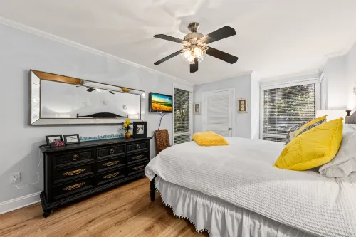 Ocean Front Deck and Mesmerizing Sunsets - Charming Coastal Retreat