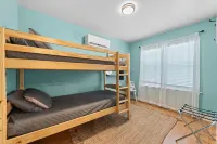 Sunny Retreat Steps from Lake Michigan - Charming Family Oasis Hotels in Michigan City