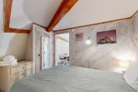 The Dome House Hotels in Boothbay