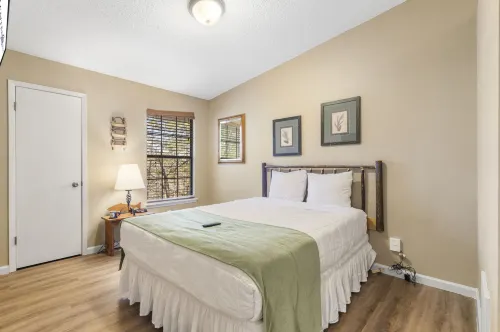 Lake Access and Cozy Outdoor Deck - Charming Retreat Hotels in Kimberling City