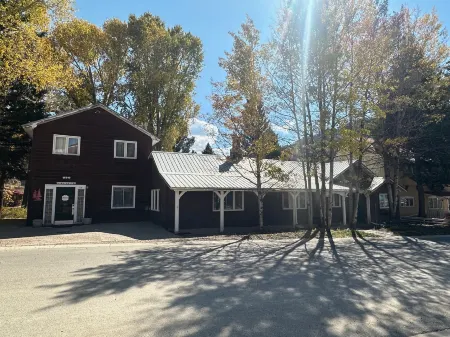 Mountain Retreat with Fire Pit and Grill - Beautiful Cozy Haven
