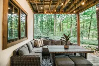 Ski Shuttle, Spacious Patio and Cozy Kitchen - Stunning Mountain Haven Hotels in Boyne Valley Township