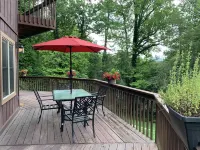 Scenic Views and Cozy Outdoor Space - Charming Mountain Retreat