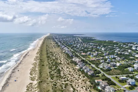 Oceanfront home with private hot tub & pool, ocean view, central AC, & W/D Отели в г. Киннакит