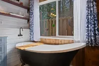 Charming Garden Views and Cozy Living - Delightful Retreat