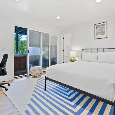 3Br Home Central to Main Street and Hiking Trails, with Private Firepit, Hot Tub & Balcony