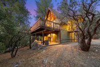 Luxury Mountain Retreat with Hot Tub and Forest Views - Stunning Sanctuary