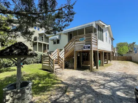Charming Cottage with Two Kitchens and Screened Porches - Unique Getaway