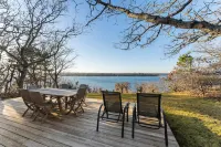 Lagoon Views and Outdoor Oasis - Stunning Family Retreat