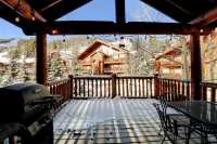 Breathtaking Mountain Views and Private Hot Tub - Luxurious Chalet Retreat