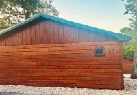 Cozy Lake Front Cabin23, Resort Pool,HotTub,Fire Pit,Kayaks,Pickle Ball,Trails!!
