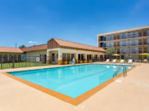 阿倫港巴頓坊西凱藝套房酒店 西巴吞魯日縣酒店