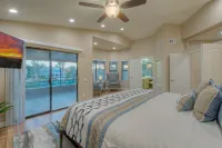 Stunning Lake Views and Luxurious Amenities - Exquisite Family Escape