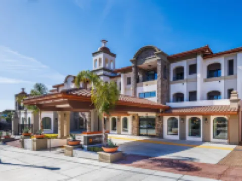 La Quinta Inn & Suites by Wyndham Santa Cruz Hotels near Wilder Ranch State Park