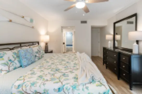 Coastal Oasis with Pool Access and Fast Wifi - Luxurious Retreat