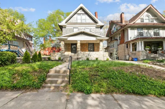 Charming Modern Craftsman Escape with Spacious Living - Delightful Haven