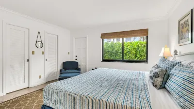 Chic Seaside Condo in Juno | Steps onto the Beach!