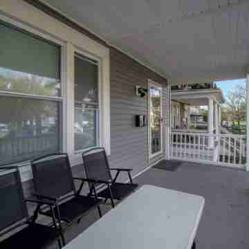 Family-Friendly 6-bedroom house in Charming Buffalo with WiFi, AC Others