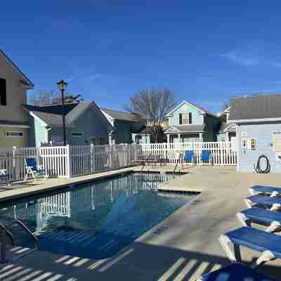 MRV13S, 2-bedroom cottage, 2 Blocks to the Beach! Free WIFI, Free Parking Fitness & Recreational Facilities