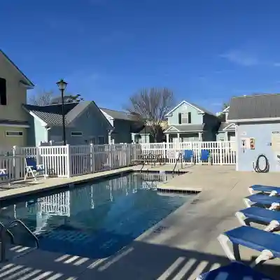 MRV13S, 2-bedroom cottage, 2 Blocks to the Beach! Free WIFI, Free Parking Fitness & Recreational Facilities