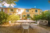 Domaine Sainte Marie des Ollieux Hotels in Montseret