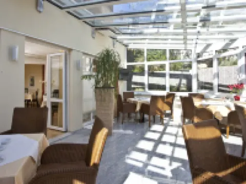 โรงแรมอัม เบราเนิน เฮิร์ช โรงแรมในเซลเลอ