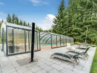 Retreat with Sauna, Hot Tub Hotels in Muldenhammer