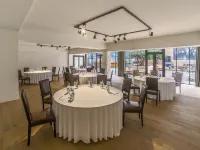 Rooms Hotel Tbilisi Отели рядом с достопримечательностью «Вера»
