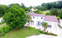 Chambres d'hôtes Saintes : Le logis de la Brumanderie Hôtels à : Saint-Hilaire-de-Villefranche
