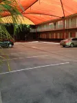 Francis Phillip Motor Inn and the Lodge - parking