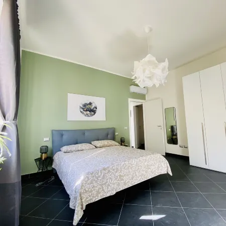 GuestHost - Cosy Flat with Sea View Balcony
