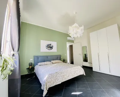 GuestHost - Cosy Flat with Sea View Balcony