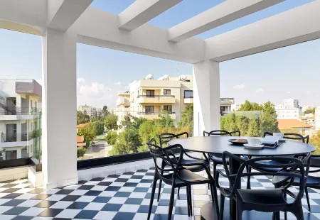 LIV the City Suites Adults Only Отели рядом с Аэропорт Ларнака