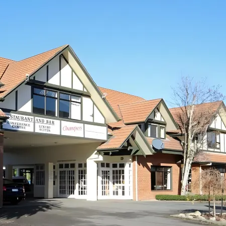 Champers Motor Inn Отели в г. Ловер Хатт