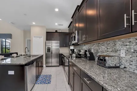 Lakeview Home w Private Pool Free Water Park