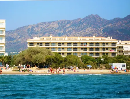 Apartment in Roses Near Sandy Beach Отели рядом с достопримечательностью «Aquabrava»