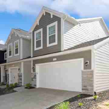 Spacious Townhome with Year-Round Pool and Hot Tub - Inviting Coastal Retreat Hotel Exterior