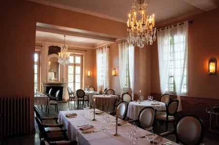 Auberge de la Treille - Chambres d'Hôtes Отели рядом с достопримечательностью «Mairie d'Avignon»