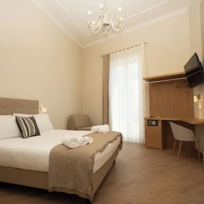 Manere Suites Отели рядом с достопримечательностью «Церковь Марторана»