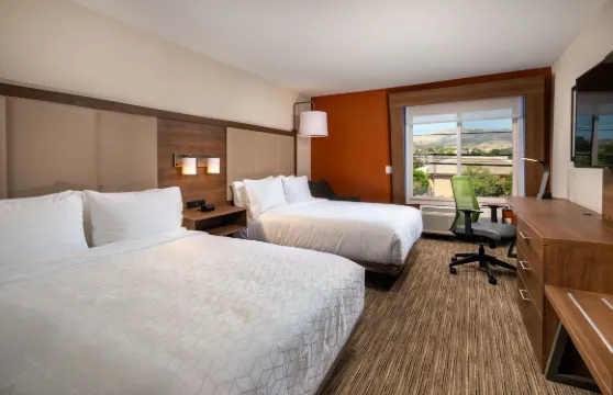 查茨沃斯智選假日套房酒店